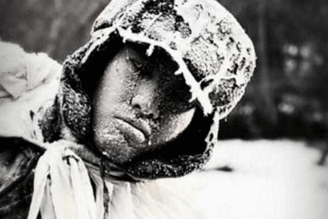 还下着鹅毛大雪,就是在这样的天气之下我们的129名士兵接到了长津湖