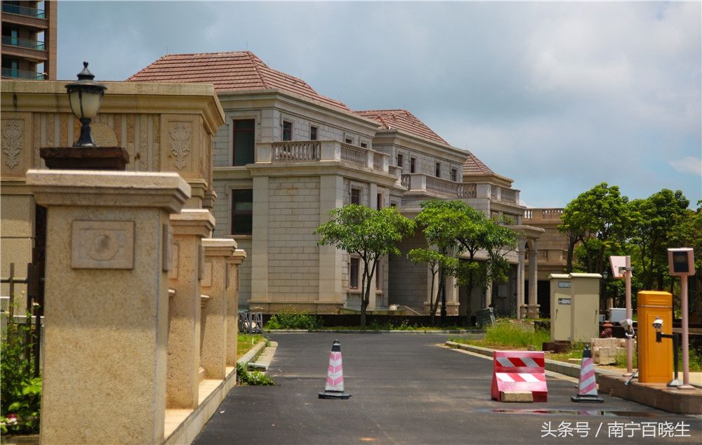 航拍:广西北海上百栋海景别墅空置 10年无人入住如鬼城