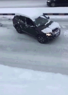 雪中开车这酸爽 谁开谁知道-北京时间