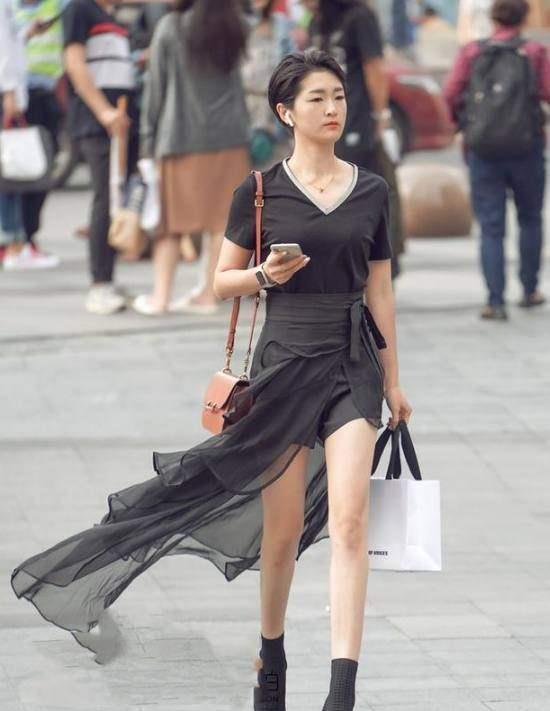性感街拍:图2的小姐姐优雅迷人,最后一图的少妇你征服