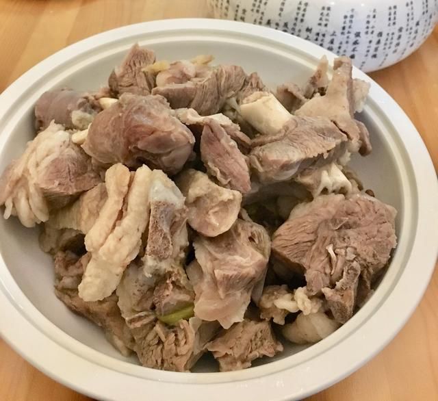 清炖羊肉怎样做更好吃?水煮羊肉的家常做法