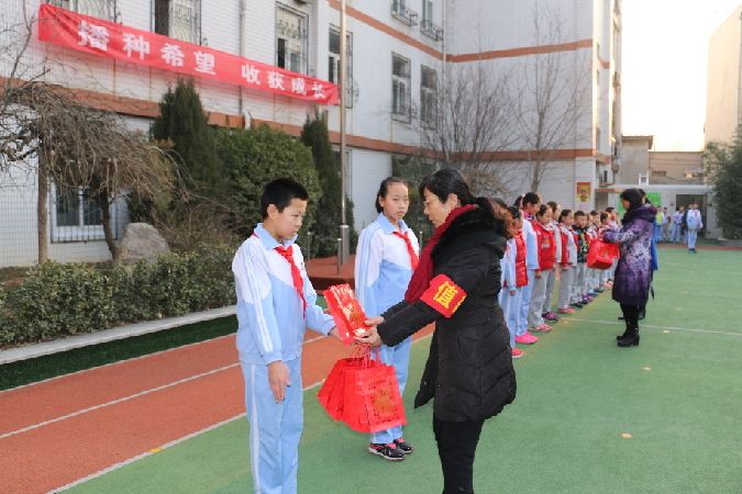 济南市机场小学举行2017年春季开学典礼