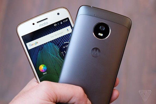 g5 plus均采用了大圆角设计,正面配备的实体home键也已经不像moto z