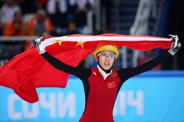 韩国真心怂!平昌冬奥会又黑中国,速滑一姐高举五星红旗霸气回击