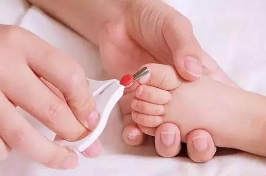 给宝宝剪指甲,90%的父母都做错了!