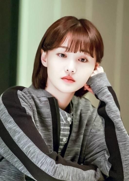 10位女星波波头造型:刘亦菲毁形象,热巴搞怪,郑爽再次