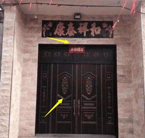 婆家把房子大门装修的像墓碑,看完都不敢进门,有点怕!