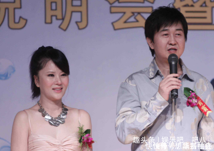 52岁付笛声近况曝光,妻子老的让人认不出,全家住在四合院