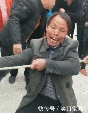 搞笑幽默的动态图gif 大叔 你这表情一定会赢 的