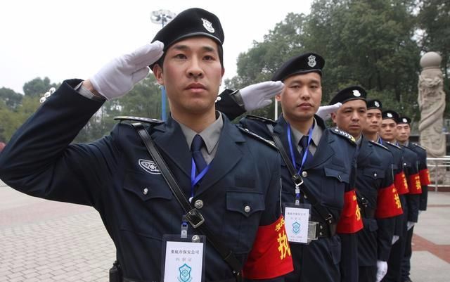 为什么富士康的保安员都不愿意当普工,老保安偷偷告诉