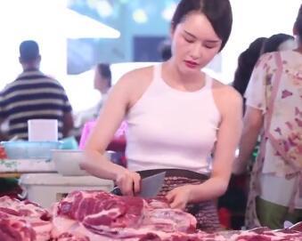 90后美女辞职摆摊卖猪肉,被赞"猪肉西施"成网红