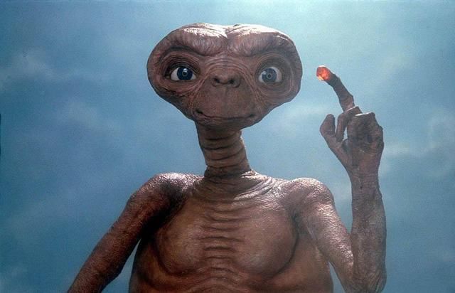 有头有手有脚,有些恐怖片里的外星人虽然不像人,但也无非就是地球生物