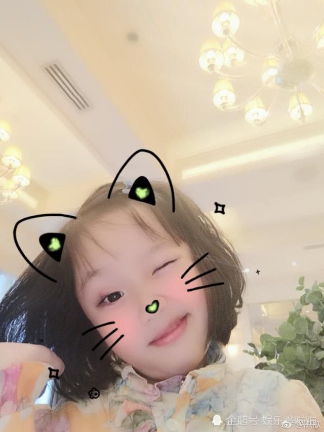 洪欣晒女儿九连表情包,嘟嘴卖萌模样十分可爱