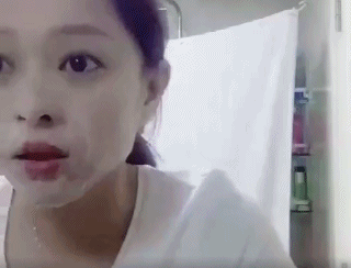 全球搞笑gif:天怎么那么热热啊,热得跟家里着了火似的