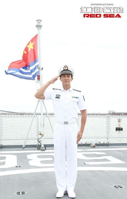杜江将饰演中国海军陆战队特战大队副队长上尉徐宏,他对于自己能加盟