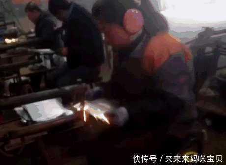 搞笑gif:就你了,其余的都出去吧