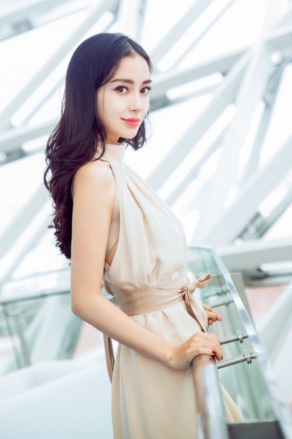 杨颖气质不凡楚楚动人,是实至名归的女神,美得不要不要