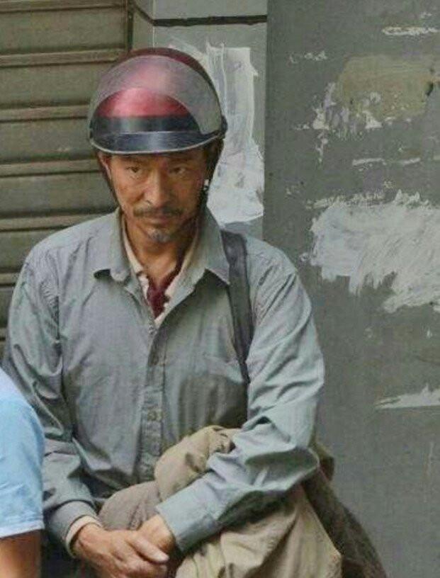 平时华仔给我们的印象都是那种帅气老大的身份,想不到华仔演农民工也