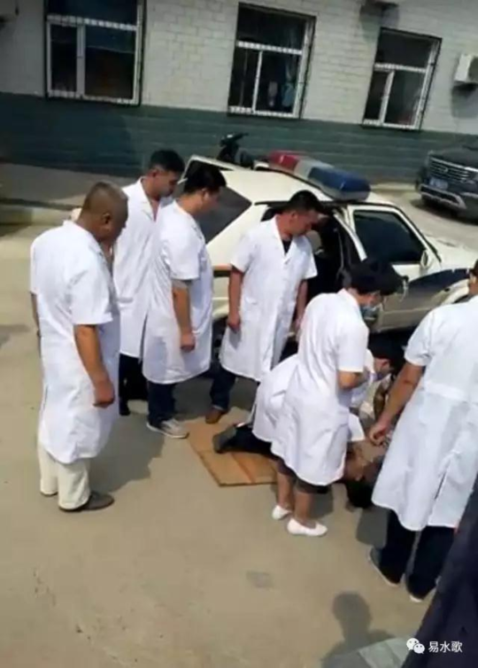 8月22日,记者联系上获救母子的家人杨先生,他表示,十分感激小高