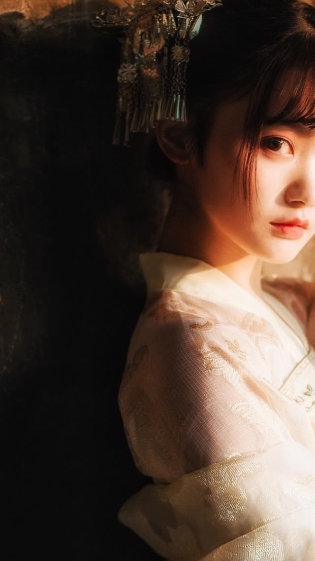 汉服古风清纯 壁纸:密叶隐歌鸟 香风留美人
