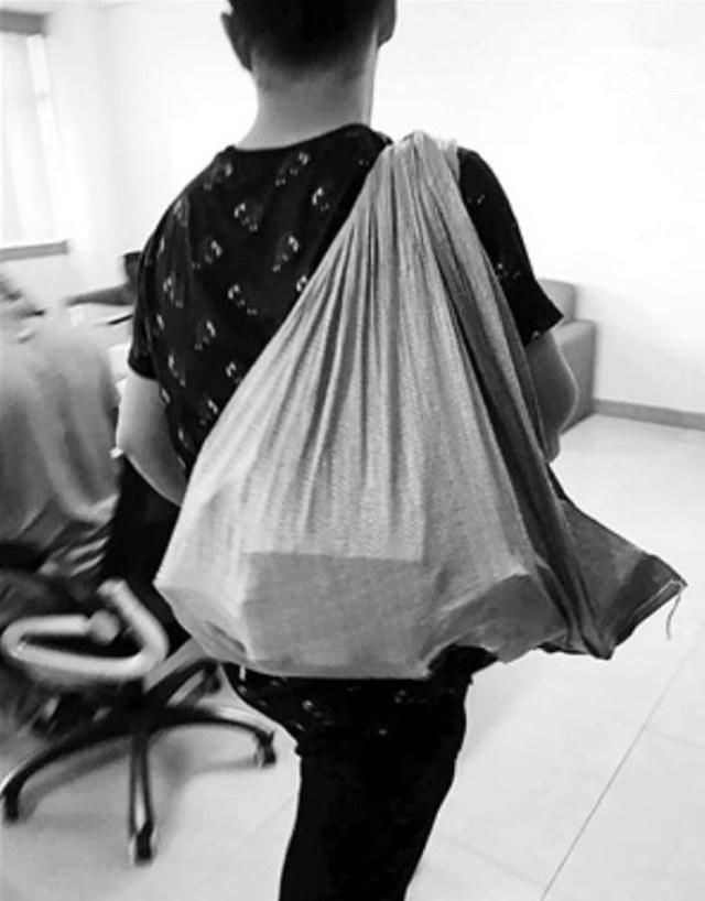 东北小伙捐献2麻袋故宫文物给国家,朋友出于嫉妒曾将