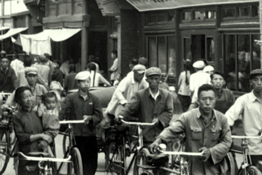 内蒙古呼和浩特,热闹的街道;中国,1965年.