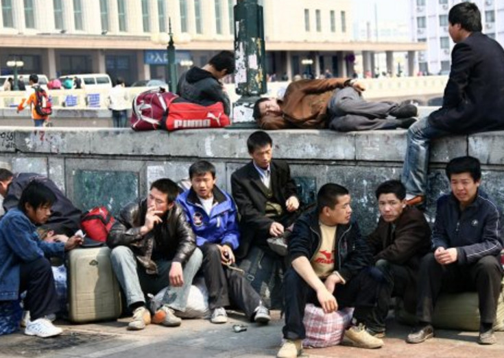 大街上无奈等活干的农民工,他们的内心其实很着急