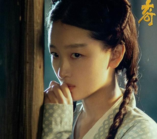倪妮真的是无死角,各个角度都美呆;周冬雨还是那么古灵精怪,把小圆的
