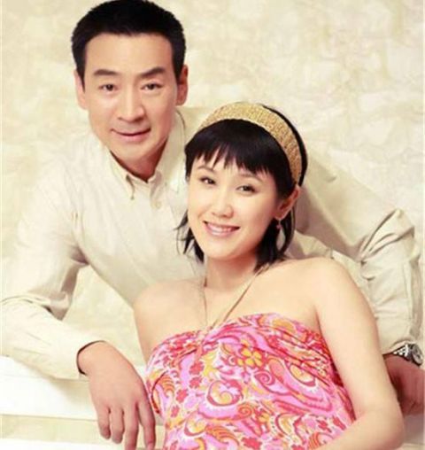 寇振海和现在的老婆李婷,他们都是演员.