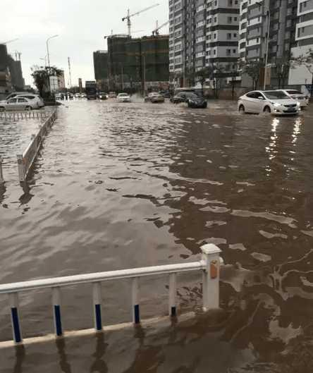 组图 一场雨后江夏及周边多处路段又积水成"海!