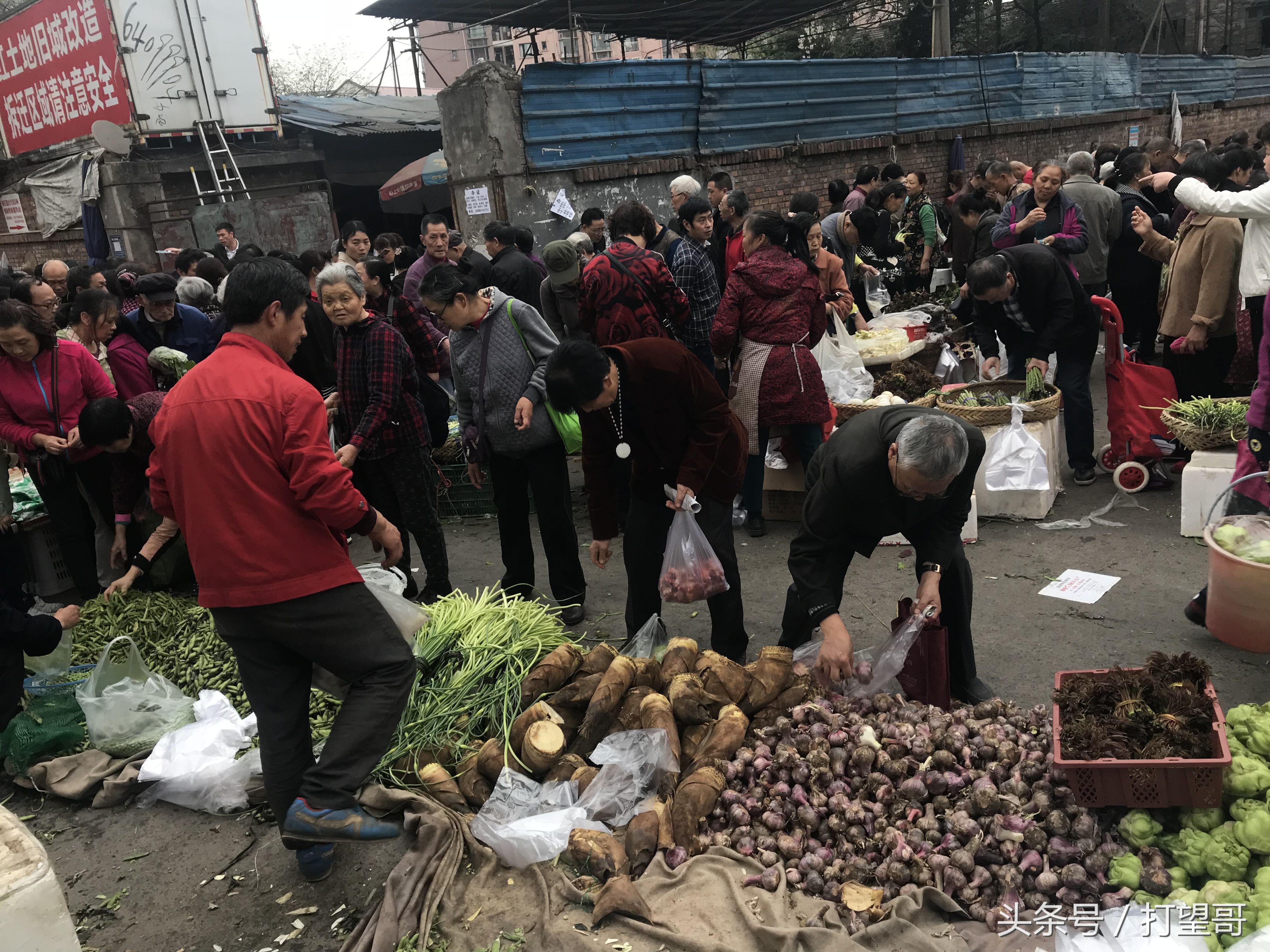 在重庆有种耍事叫"赶场",周末去趟红土地赶场,寻回儿时的记忆