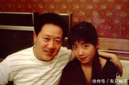 才艺也十分丰富,在娱乐圈又遇到了伯乐本山,可以看出曹嘉睿的星途平坦