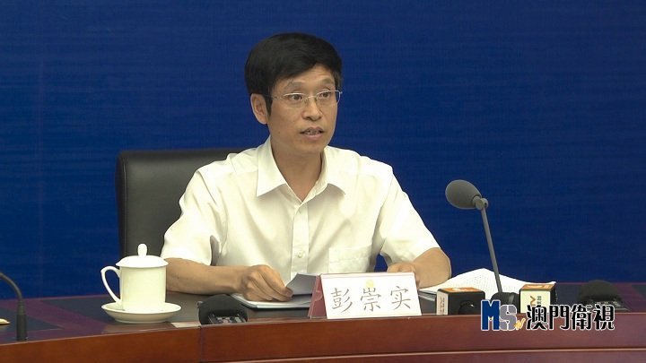 成都市委组织部副部长,成都市人才办主任彭崇实在会上发言 发布会上