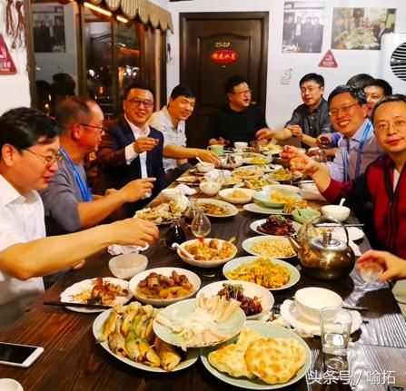 这段时间与乌镇吃饭有关的饭局就包括丁磊饭局,东兴饭局(刘强东,王兴