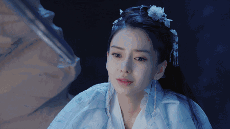 杨颖怒怼网友自称贡献大:演技能当饭吃?有演技没生计都是扯淡