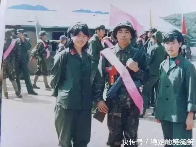 女兵正在洗澡,被越军发现后全部牺牲