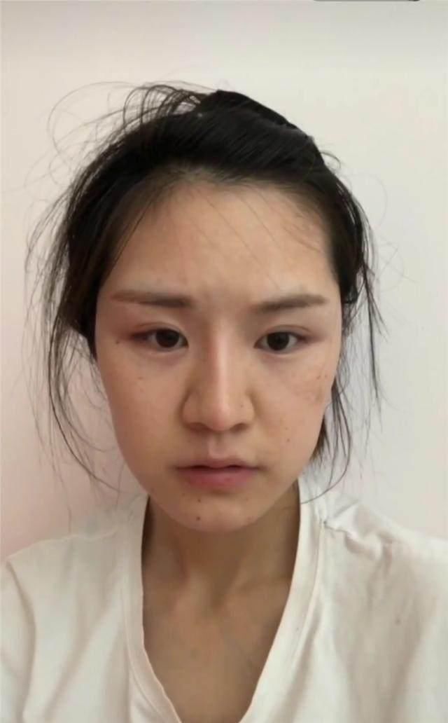 农村女子素颜面色憔悴,男友也是嫌弃不已,妆后成夜店女神范