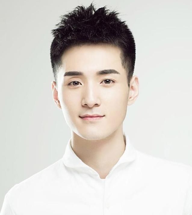 五款帅气干净的男生短发发型,提升颜值!