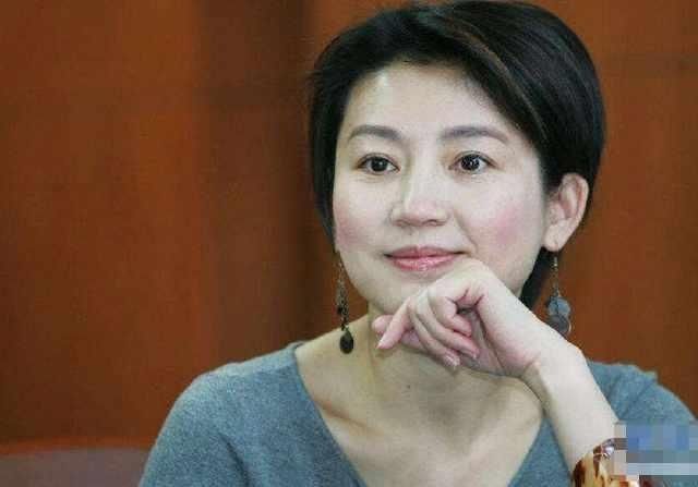 王小丫素颜生活照曝光 为进央视放弃豪门婚姻 如今再婚好幸福