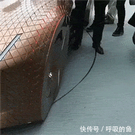 搞笑gif:有个这样的男友,晚上可是力气活啊