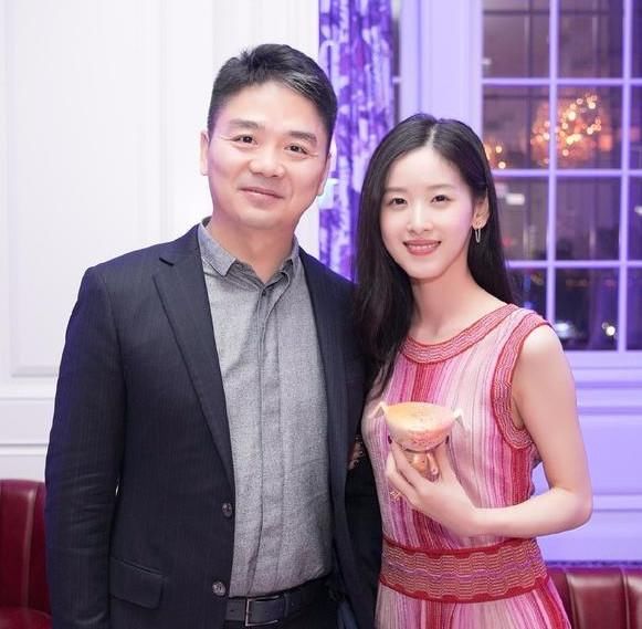 章泽天疑为刘强东事件首发声,露出本性,奶茶妹妹真的不爱他?