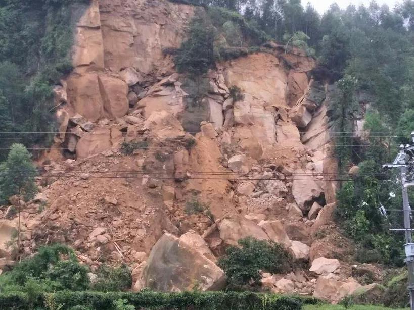 四川荣县避险一起崩塌和滑坡地质灾害 转移群众180人