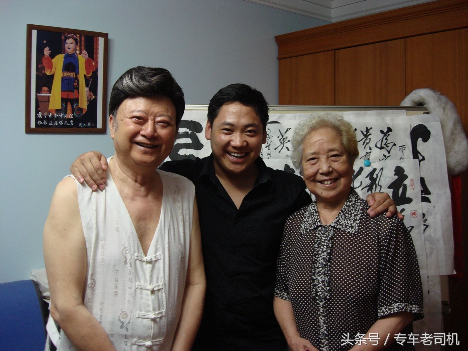 演员胡军的亲叔叔,歌手云飞的师傅,87岁高龄的胡松华