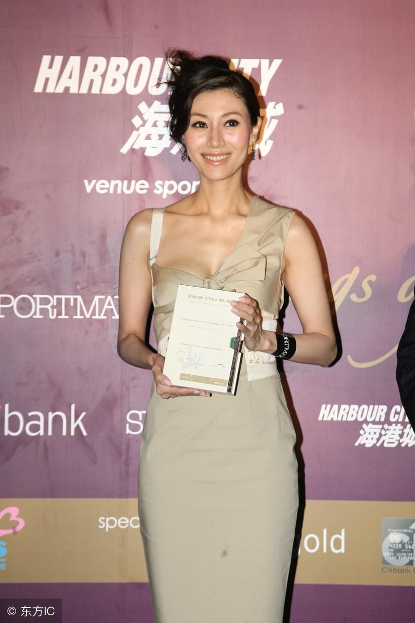 李嘉欣:出席活动,网友:东方珍珠李嘉欣!