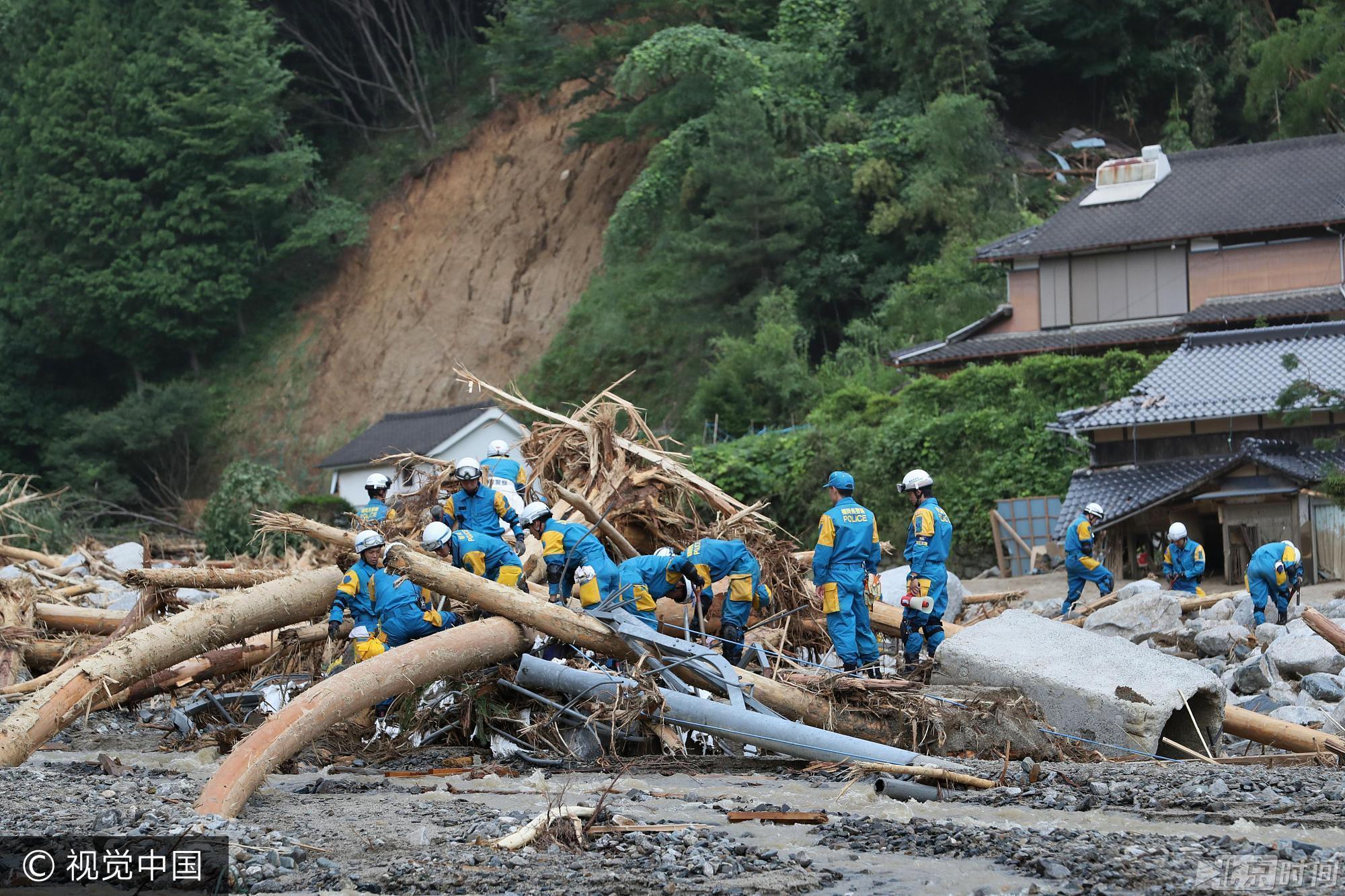 日本九州暴雨灾害死亡人数上升至25人 铁路桥被冲毁