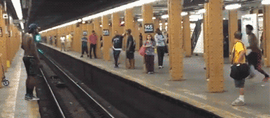 爆笑gif:女司机这脑洞可够大的,这下可算套牢了