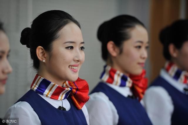 在工作场所中,空乘人员就是我们所说的空姐,成为空姐是许多女性的