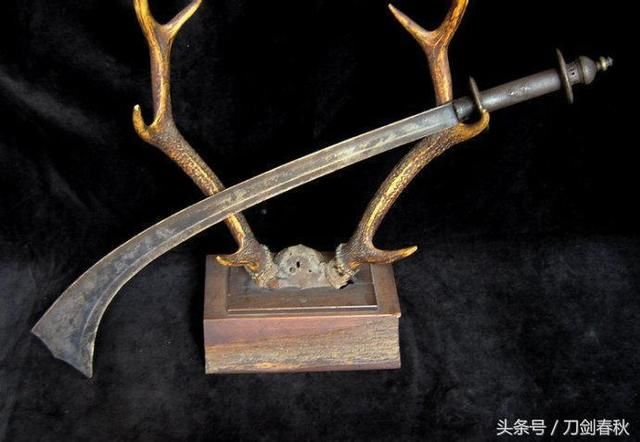 《萧十一郎》的武器,是男主萧十一郎的传家宝,割鹿刀削铁如泥,威力