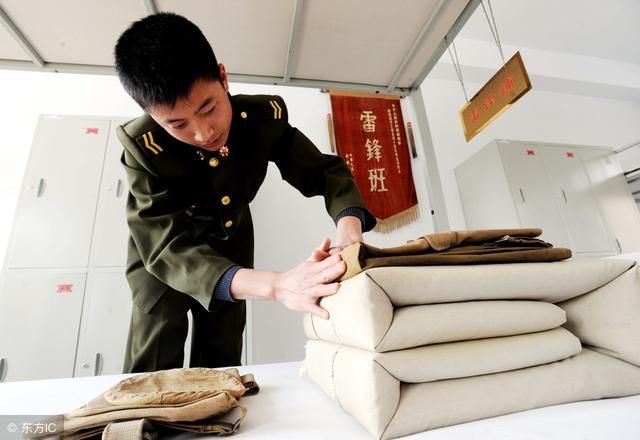 兵哥哥住宾馆退房后,看到屋子场景,网友:第二天还要拆洗?