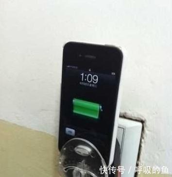我这样充电不对吗?我都充了十个小时了,为什么还没有充满?